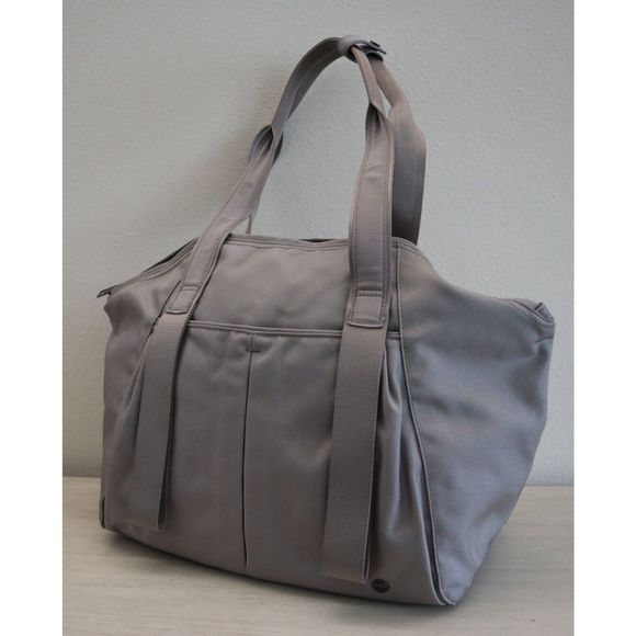 Lululemon Unisex Gray Nylon Double Handle Gym Tote Weekender Shoulder Bag $160 - Picture 2 of 12